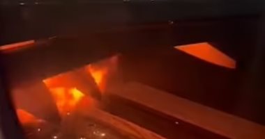 اشتعال النيران فى محرك طائرة هندية وإخلاء جماعى للركاب.. فيديو وصور