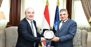 رئيس هيئة قناة السويس يلتقي نائب رئيس المكتب الأمريكي للملاحة لبحث سبل التعاون