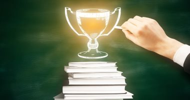 القيمة المادية والمعنوية.. أزمة تواجه الجوائز الأدبية والمبدعين فى المملكة المتحدة