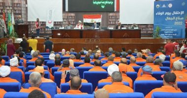 محافظ القليوبية ورئيس جامعة بنها يشهدان احتفالية مبادرة يوم الوفاء لعمال النظافة
