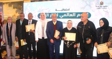 وزيرة التضامن: إعفاء المسنين فوق 70 عاما من دفع أجرة المواصلات العامة