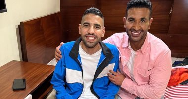 أحمد سعد فى صورة مع مؤمن زكريا ويدعو له: إن شاء الله ربنا يشفيه ويعافيه