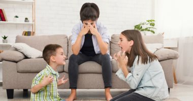 أخلاقنا الجميلة ..طرق خاطئة في التربية تجعل طفلك عنيفا.. احذريها