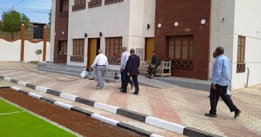فريق حياة كريمة بأسوان يتابع المشروعات بقرية الكاجوج وتوابعها