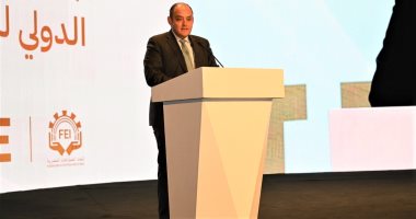 وزير الصناعة: الانتهاء من استراتيجية شاملة لتنمية وتطوير القطاع خلال 3 أشهر 