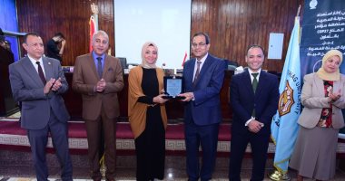 رئيس جامعة سوهاج يشهد ختام فعاليات الحوار الوطني للتغيرات المناخية.. صور