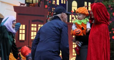 احتفالات الهالوين فى أمريكا.. بايدن يشارك الأطفال فرحتهم بالبيت الأبيض