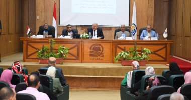 محافظ قنا يطلق إشارة البدء لمبادرة "تحدث معه"