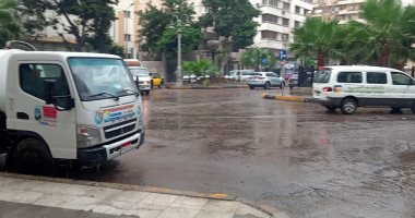 أمطار رعدية تضرب مناطق متفرقة من الإسكندرية.. الصرف الصحى ترفع حالة الطوارئ وإلغاء الإجازات.. وتؤكد: لا يوجد تجمعات مياه.. والأرصاد تحذر من انخفاض درجات الحرارة ليلا.. صور