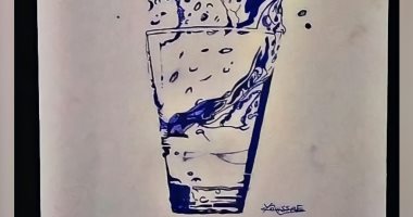 "يوسف" يعبر عن موهبته فى الرسم بعدد من اللوحات الفنية