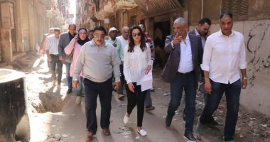نائب محافظ الجيزة تتفقد مشروعات تطوير 7 شوارع بحى بولاق الدكرور.. صور