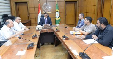 اجتماع بممثلى شركة المقاولين العرب لبحث معوقات رصف طريق أجا السنبلاوين