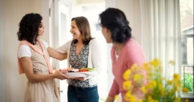 أخلاقنا الجميلة.. 6 نصائح هتقولك إزاي تدعم علاقتك بجارك