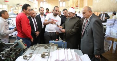رئيس جامعة الأزهر يتفقد مطبعة الجامعة ويوجه بتطويرها