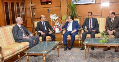 رئيس جامعة أسيوط يستقبل الدكتور سعيد البطوطى المستشار الاقتصادى بالأمم المتحدة