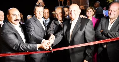 وزير السياحة ومحافظ أسوان يفتتحان فندقا سياحيا جديدا.. صور