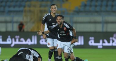 الأهلي يعبر كمين الداخلية برباعية مثيرة.. كريم فؤاد يدخل صراع الهدافين بثنائية.. والمارد الأحمر ينتزع قمة الدورى مع الاتحاد السكندرى.. وحمدى فتحى يواصل التوهج مع كولر.. ومحمد شريف يعود للتهديف بعد 133 يوما
