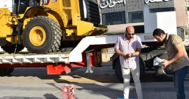 محافظ أسوان يتفقد 33 معدة وسيارة نظافة بتكلفة 85 مليون جنيه.. فيديو