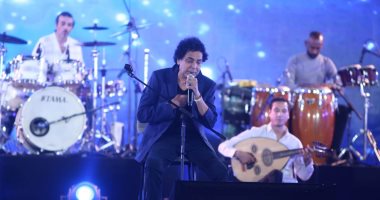 محمد منير من حفل مهرجان الموسيقى العربية: عندى برد لكن جيت عشان جمهورى اللى بحبه