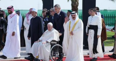 رسائل سلام وجسور ثقة بختام "ملتقى البحرين".. الملك حمد يشارك شيخ الأزهر وبابا الفاتيكان في سقى نخلة.. ويؤكد: علينا وقف حرب أوكرانيا.. الطيب يدعو لحسن الظن بالغرب.. وفرانسيس يطالب باعتبار دعم الإرهاب جريمة دولية