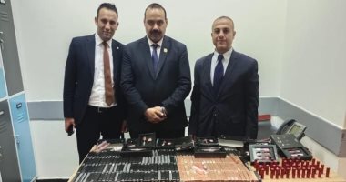 إحباط محاولة تهريب كمية كبيرة من مستحضرات التجميل بمطار القاهرة