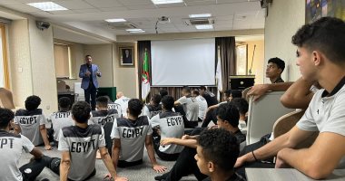بعثة منتخب الناشئين تؤدى صلاة الجمعة فى مقر الإقامة بالجزائر