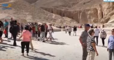 العاشرة بـ"إكسترا نيوز" يعرض تقريرا حول مرور 100 عام على اكتشاف مقبرة توت عنخ آمون