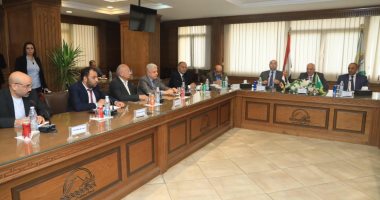 محافظ الجيزة يلتقى بممثلى السلاسل التجارية لبحث توفير السلع بأسعار مناسبة