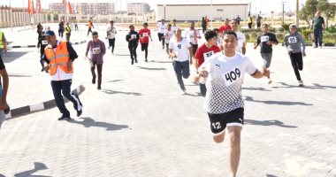 انطلاق أول ماراثون طلابى حاشد للجرى بجامعة أسيوط الأهلية.. صور