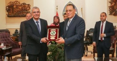 محافظ الشرقية يزور جامعة الزقازيق لتهنئة رئيس الجامعة الجديد