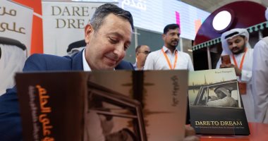 رائد برقاوي يوقع "من يجرؤ على الحلم" فى وعرض الشارقة الدولى للكتاب 2022