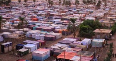 الخيام تتلألأ فى محيط دير مارجرجس بالرزيقات قبل بدء الاحتفال السنوى.. صور