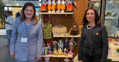 وزيرة التخطيط والتنمية الاقتصادية تتفقد جناح الوزارة فى فعاليات مؤتمر COP27