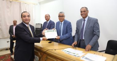 مركز التطوير الوظيفى بجنوب الوادى يحتفل بتخريج الحاصلين على تدريب TOT