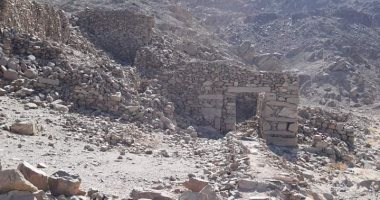 بقايا التاريخ.. هنا المحجر الأثرى الرومانى بالبحر الأحمر.. مدينة "مونس كلوديانوس" استخرجت منها الأعمدة الملكية الرومانية التى شيدت المتاحف والمعابد الشهيرة.. وتعرضت للسرقة والنهب من قبل لصوص الآثار.. صور