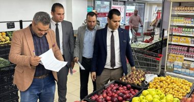 الأجهزة الرقابية تطارد جشع التجار.. "حماية المستهلك" يشن حملات على 7 آلاف منشأة تجارية.. ضبط 1040 مخالفة لطرح منتجات بأزيد من السعر وسلع مجهولة المصدر.. واستمرار الرقابة ليلا لمواجهة غلاء الأسعار