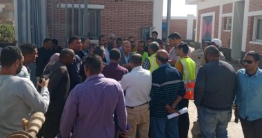 نائب محافظ الجيزة يتفقد مشروعات الصرف الصحى بمركز العياط.. صور