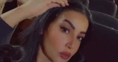 سمية الخشاب تشارك جمهورها بصورة من المسرح وتعلق: بحبكوا أوى