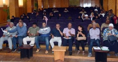 سكرتير عام الأقصر يناقش مشكلات المواطنين بفعاليات اليوم المفتوح.. صور