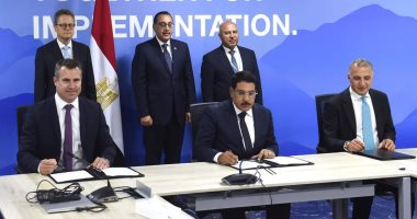 رئيس الوزراء يشهد توقيع عقد إدارة وتشغيل القطار الكهربائى "العين السخنة - مطروح"