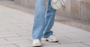 كيف ترتدين بنطلون جينز مع أنواع أحذية مختلفة؟ صور