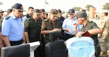 الفريق أسامة عسكر يتفقد معرض البحوث الفنية للقوات المسلحة 