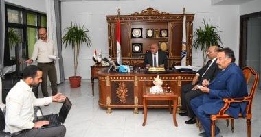 محافظ قنا يبحث تنفيذ أعمال حماية للمناطق المعرضة لأخطار السيول المحتملة