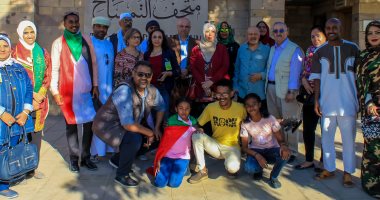 مهرجان طيبة الدولى للفنون بأسوان ينظم ورشة لتعليم آخر لغة مصرية قديمة.. صور
