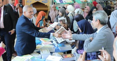إقبال على إصدارات الأوقاف بمعرض الكتاب للمنظمة العالمية لخريجى الأزهر