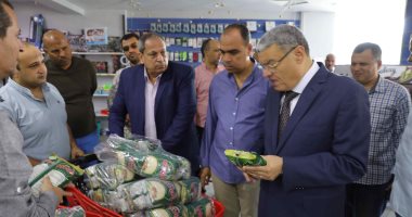 تحرير 4 محاضر لعدم الإعلان عن الأسعار والبيع بأسعار مبالغ فيها فى المنيا.. صور