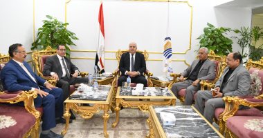 محافظ قنا يبحث تعظيم الاستفادة من الموارد المائية المتاحة