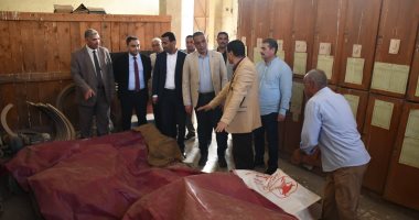 إنجاز جديد على أرض الفيوم.. مصنع "جرفس" يعود للحياة بعد سنوات من التوقف.. المحافظ يتفقد التشغيل التجريبى على مساحة 25 ألف م2.. خط لإنتاج الأعلاف و3 مكابس بطاقة 150 طنا بالوردية ووحدة استخلاص وعصر الزيوت.. صور