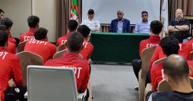 علام والكومى والعطار يجتمعون بمنتخب الناشئين لتحفيز اللاعبين قبل مواجهة تونس .. صور 