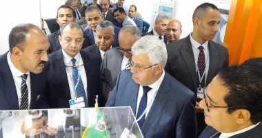 وزير التعليم العالى يفتتح معرض جامعة القاهرة فى جناح الابتكار الأخضر 